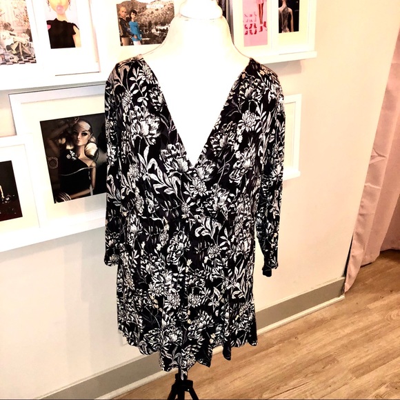 Rose & Olive Tops - Rose & Olive • 3/4 Sleeve Floral Print Top